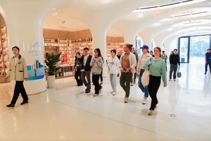 
广州各大医院黄牛代挂号电话票贩子号贩子网上预约挂号,住院检查加快,【中国有约】不像书城，更像文化公园！国际友人漫步深圳“湾区之眼”感受“书香中国”