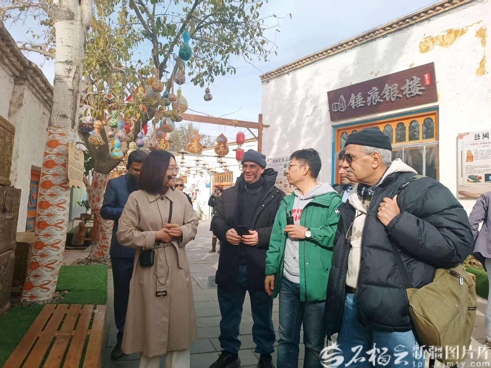 
中国人民解放军总医院黄牛代挂号电话票贩子号贩子网上预约挂号,住院检查加快,海外高校教师漫步库车老街——门楣留影 巷陌听风