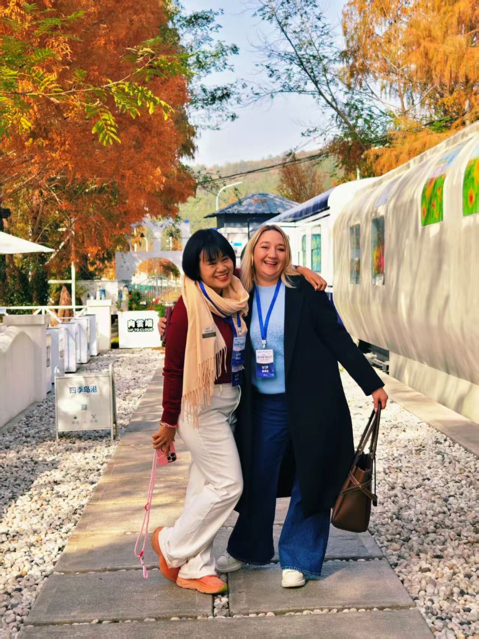 
广州各大医院黄牛代挂号电话票贩子号贩子网上预约挂号,住院检查加快,烟火与传承共生 传统与智慧交融——外国网红博主解锁黄山多元体验