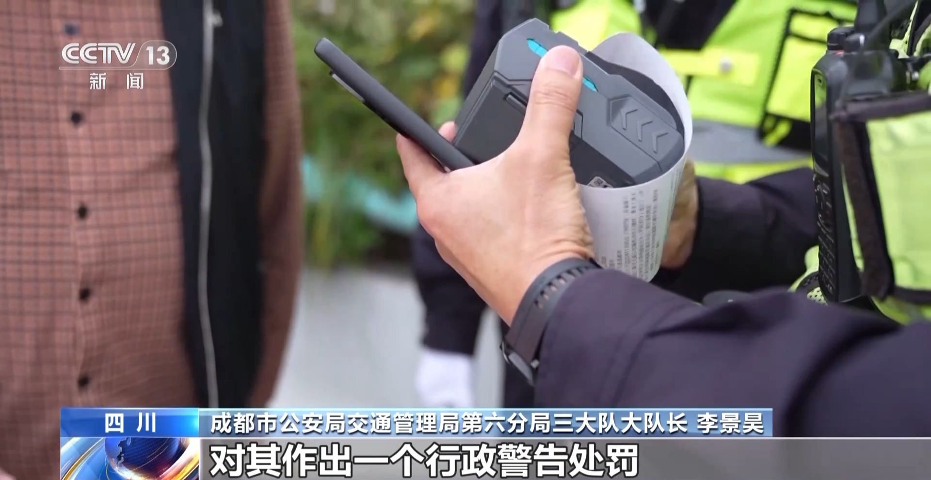 
北京首都医科大学妇产医院刘朝晖杨淑丽郭翠梅王欣刘晓巍黄牛挂号电话视频丨坐后排也要系！如何正确系好安全带？民警现场示范