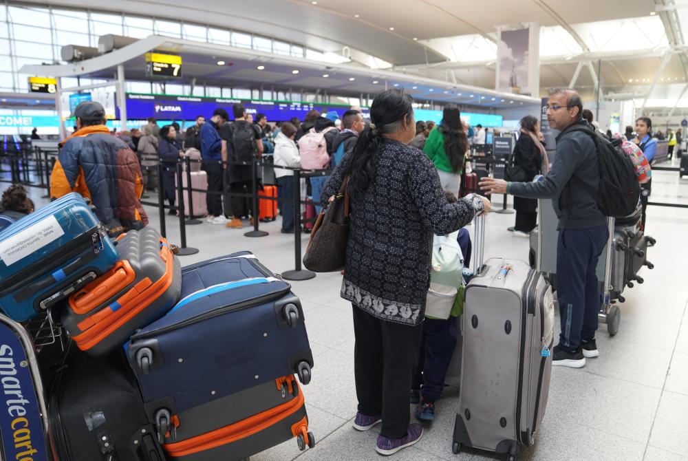 
杭州中医院黄牛代挂号电话票贩子号贩子网上预约挂号,住院检查加快,聚焦｜美国：破纪录的日子 不光彩的一天