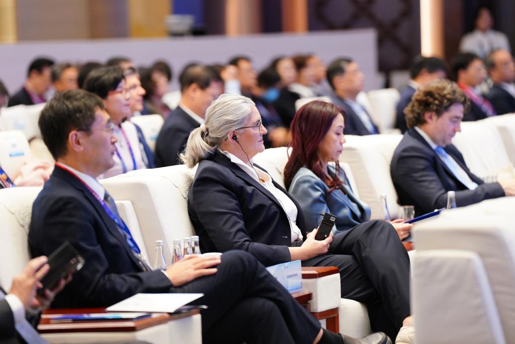 
山东大学齐鲁医院黄牛代挂号电话票贩子号贩子网上预约挂号,住院检查加快,财经聚焦·第八届进博会｜买全球惠全球，“出口中国”展现中国市场“磁吸力”