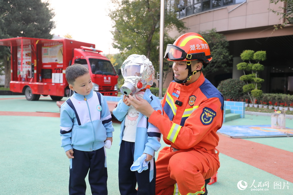 
上海瑞金医院黄牛代挂号电话票贩子号贩子网上预约挂号,住院检查加快,全民消防 平安相伴