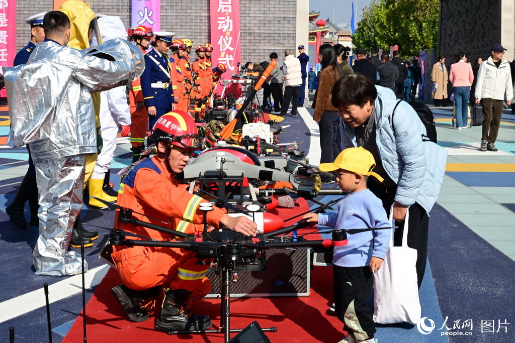 
上海瑞金医院黄牛代挂号电话票贩子号贩子网上预约挂号,住院检查加快,全民消防 平安相伴