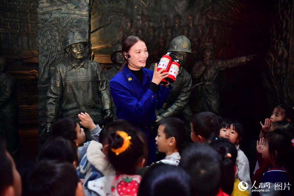 
上海瑞金医院黄牛代挂号电话票贩子号贩子网上预约挂号,住院检查加快,全民消防 平安相伴