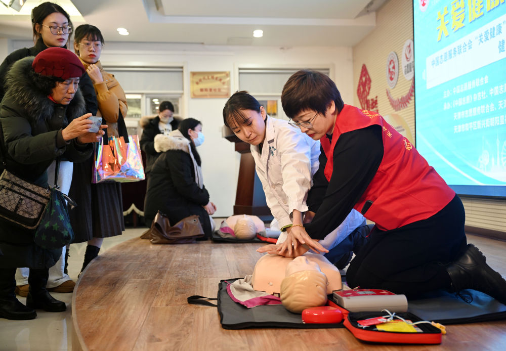 
北京同仁医院黄牛代挂号电话票贩子号贩子网上预约挂号,住院检查加快,学习进行时｜习近平总书记和志愿者互动的温暖瞬间
