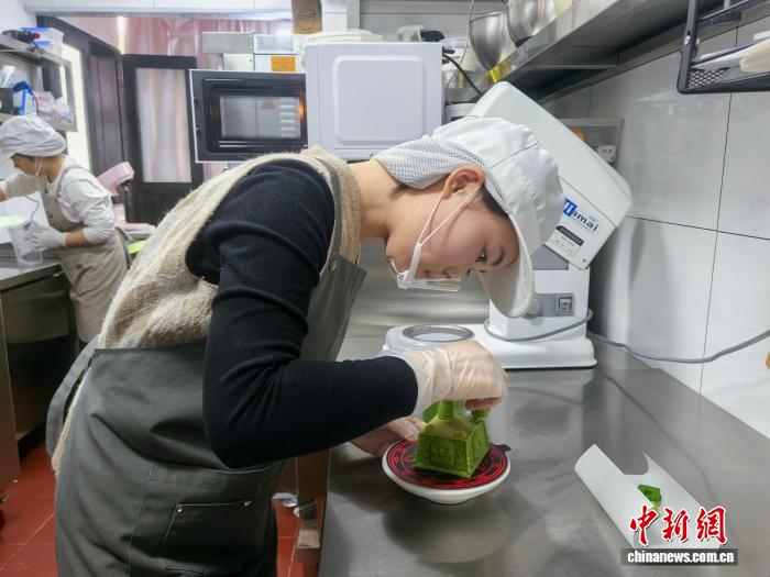 
上海新华医院黄牛代挂号电话票贩子号贩子网上预约挂号,住院检查加快,文物化身“掌中餐” 中国多地博物馆成年轻人新“社交餐桌”