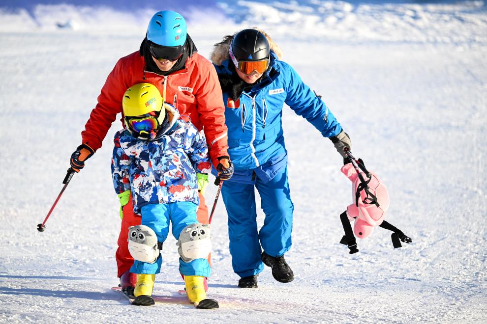 
南京军区总医院黄牛代挂号电话票贩子号贩子网上预约挂号,住院检查加快,经济政策一线微观察丨从“冷资源”到“热经济”：看2025冰雪产业万亿赛道“新热气”