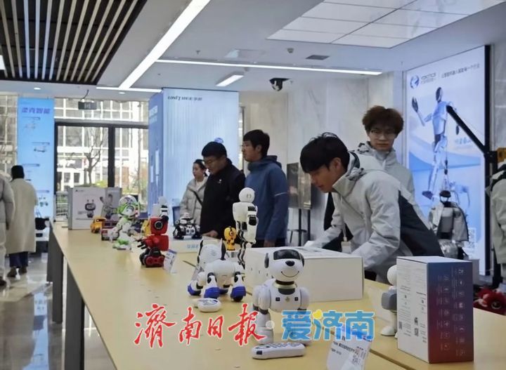 
上海第九人民医院黄牛代挂号电话票贩子号贩子网上预约挂号,住院检查加快,北方首家“机器人6S店”落地济南，意味着什么？