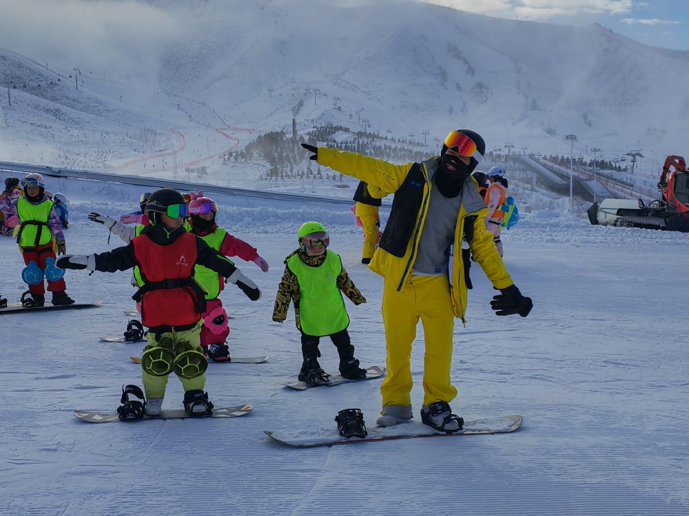 
江苏省第二中医院黄牛代挂号电话票贩子号贩子网上预约挂号,住院检查加快,阿勒泰“雪假”首日 点燃青少年冰雪热情