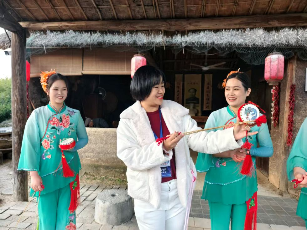 
沈阳各大医院黄牛代挂号电话票贩子号贩子网上预约挂号,住院检查加快,【2025打卡中国】将“安徽故事”融入“世界叙事” 外国博主在皖山皖水间书写文明互鉴新篇