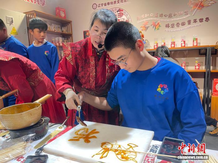 
首都医科院整形外科医院黄牛代挂号电话票贩子号贩子网上预约挂号,住院检查加快,海外华裔青少年辽宁“寻根”