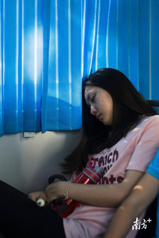 
南京眼科医院黄牛代挂号电话票贩子号贩子网上预约挂号,住院检查加快,成为一束光，全盲女孩的“铁人”之路