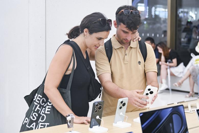 
上海新华医院黄牛代挂号电话票贩子号贩子网上预约挂号,住院检查加快,【中国那些事儿】“像本地人一样生活”：便利政策“磁吸”全球游客，推动“空箱而来，满载而归”成为新风尚