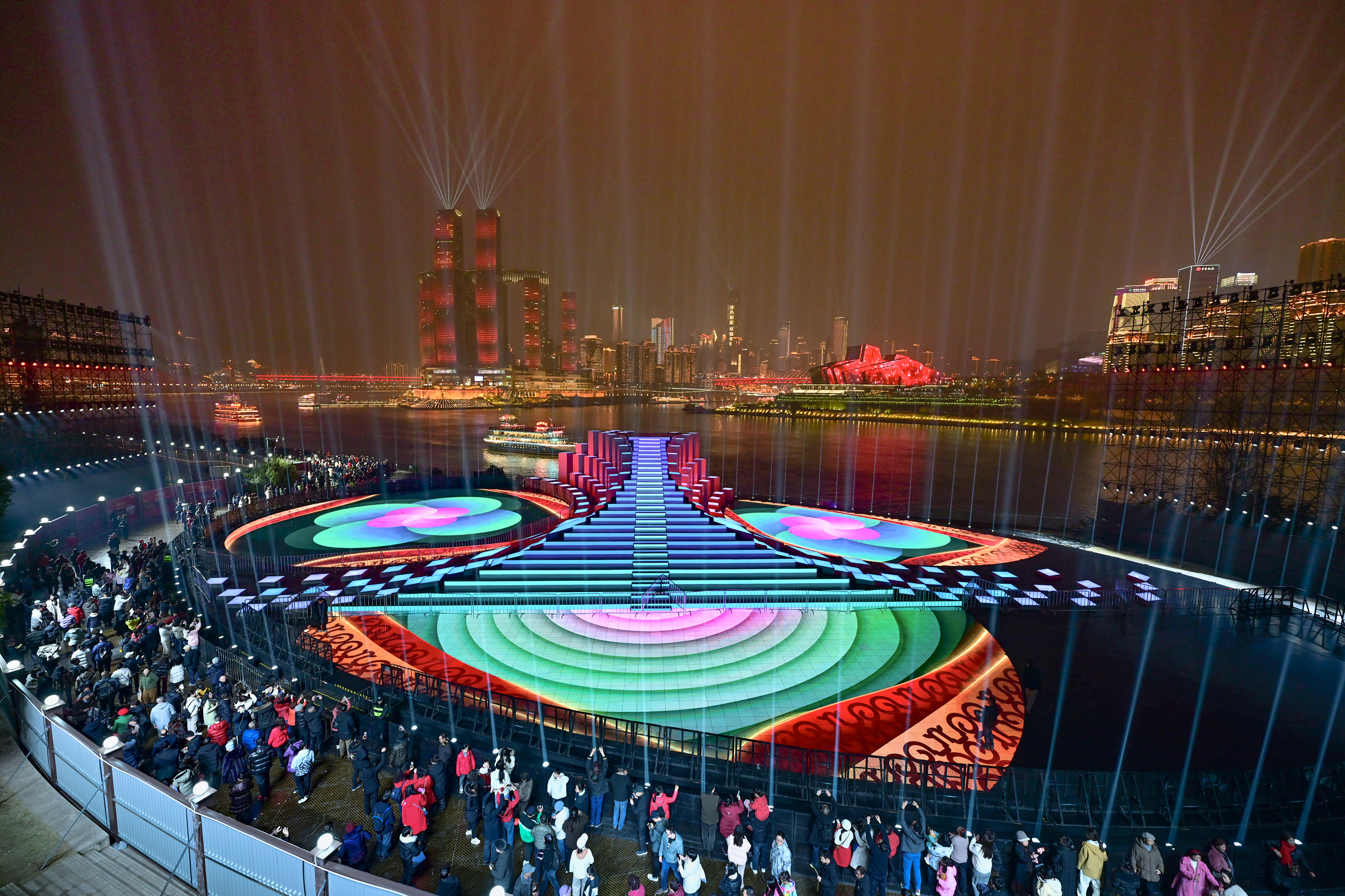 
广东省中医院黄牛代挂号电话票贩子号贩子网上预约挂号,住院检查加快,央视春晚重庆分会场主舞台成热门打卡点， “跟着春晚游重庆”火爆出圈