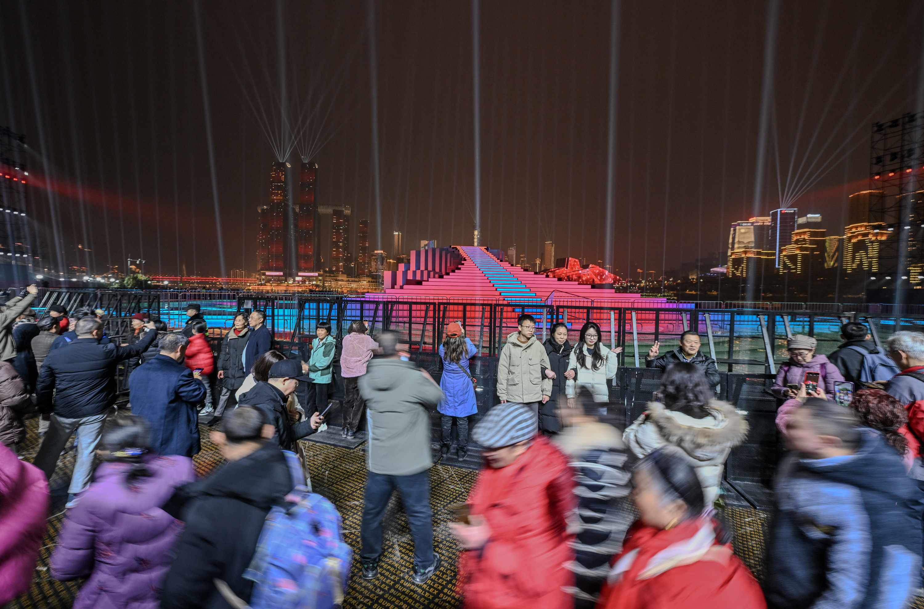 
广东省中医院黄牛代挂号电话票贩子号贩子网上预约挂号,住院检查加快,央视春晚重庆分会场主舞台成热门打卡点， “跟着春晚游重庆”火爆出圈