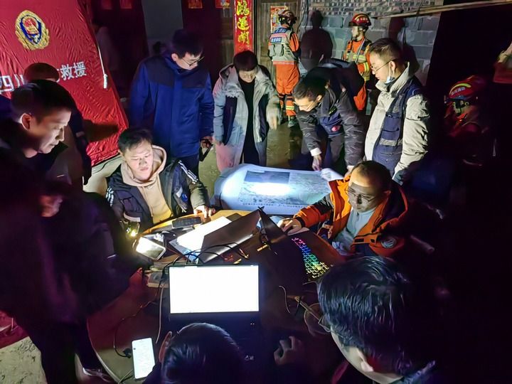 
中日友好医院黄牛代挂号电话票贩子号贩子网上预约挂号,住院检查加快,“只要有一点点希望就决不放弃！”——四川筠连山体滑坡救援直击