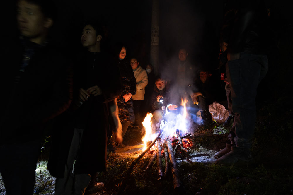 
南京脑科医院黄牛代挂号电话票贩子号贩子网上预约挂号,住院检查加快,我在现场·照片背后的故事 | 四川筠连山体滑坡救援直击：分秒必争，与时间赛跑
