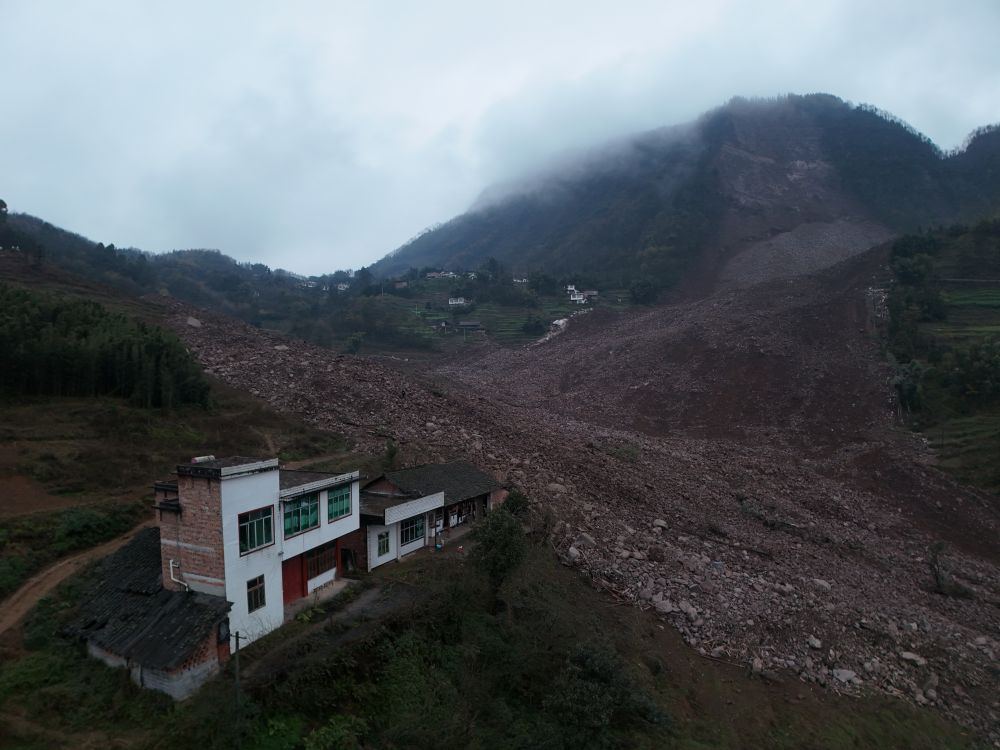 
南京脑科医院黄牛代挂号电话票贩子号贩子网上预约挂号,住院检查加快,我在现场·照片背后的故事 | 四川筠连山体滑坡救援直击：分秒必争，与时间赛跑