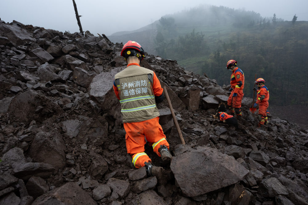 
南京脑科医院黄牛代挂号电话票贩子号贩子网上预约挂号,住院检查加快,我在现场·照片背后的故事 | 四川筠连山体滑坡救援直击：分秒必争，与时间赛跑