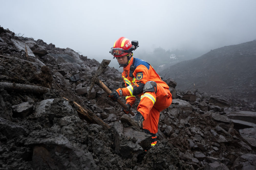 
南京脑科医院黄牛代挂号电话票贩子号贩子网上预约挂号,住院检查加快,我在现场·照片背后的故事 | 四川筠连山体滑坡救援直击：分秒必争，与时间赛跑