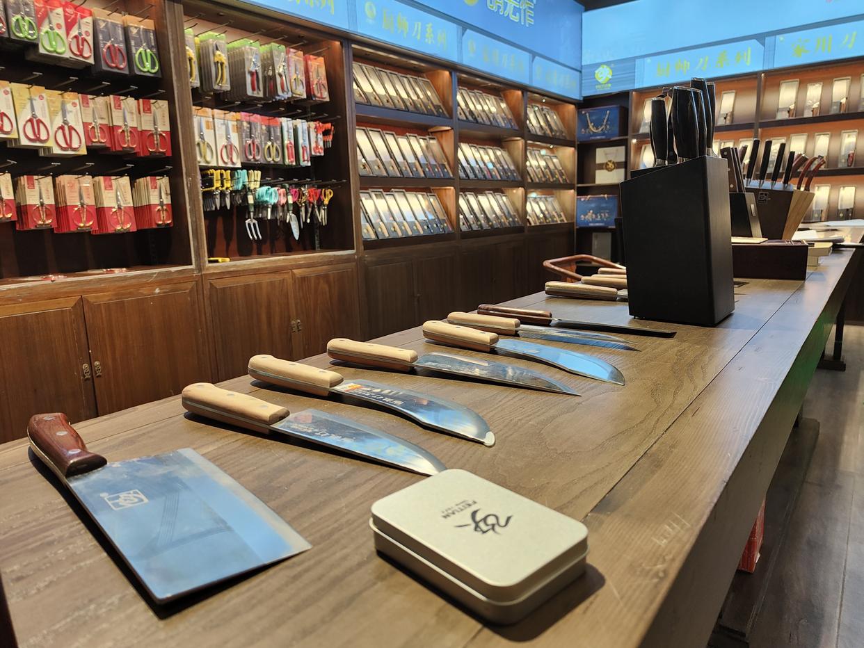 
南京各大医院黄牛代挂号电话票贩子号贩子网上预约挂号,住院检查加快,中国经济样本观察·“镇”了不起｜从“粗打铁”到“细打磨”，“菜刀小镇”锻打出200亿元大产业