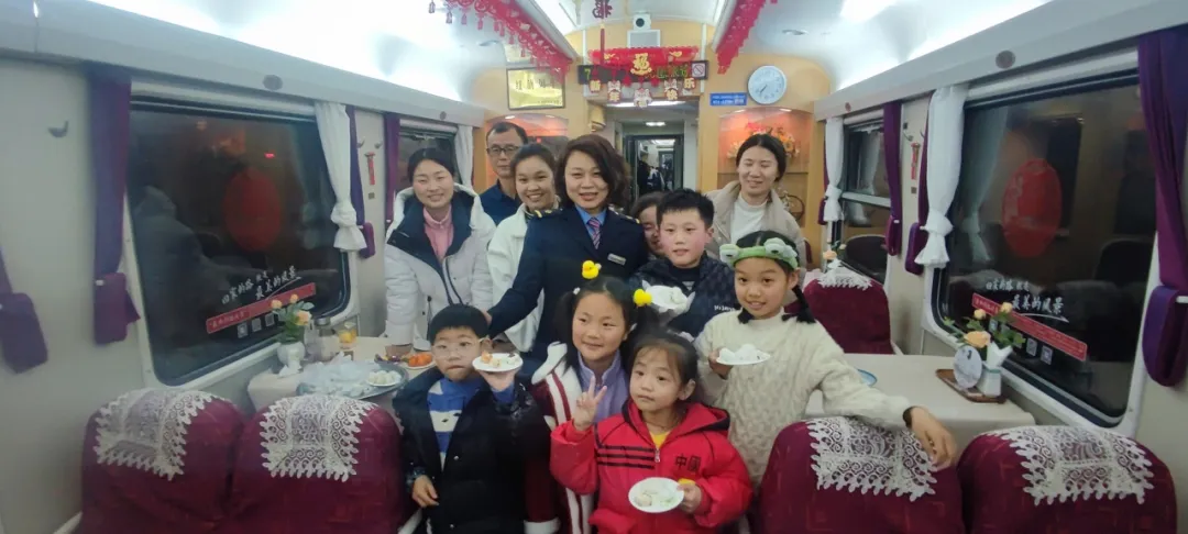 
广州各大医院黄牛代挂号电话票贩子号贩子网上预约挂号,住院检查加快,我的铁路风景｜火车上的元宵佳节，旅途中的温暖烟火
