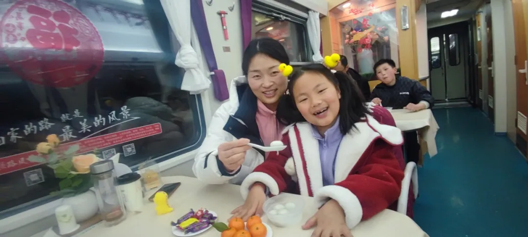 
广州各大医院黄牛代挂号电话票贩子号贩子网上预约挂号,住院检查加快,我的铁路风景｜火车上的元宵佳节，旅途中的温暖烟火
