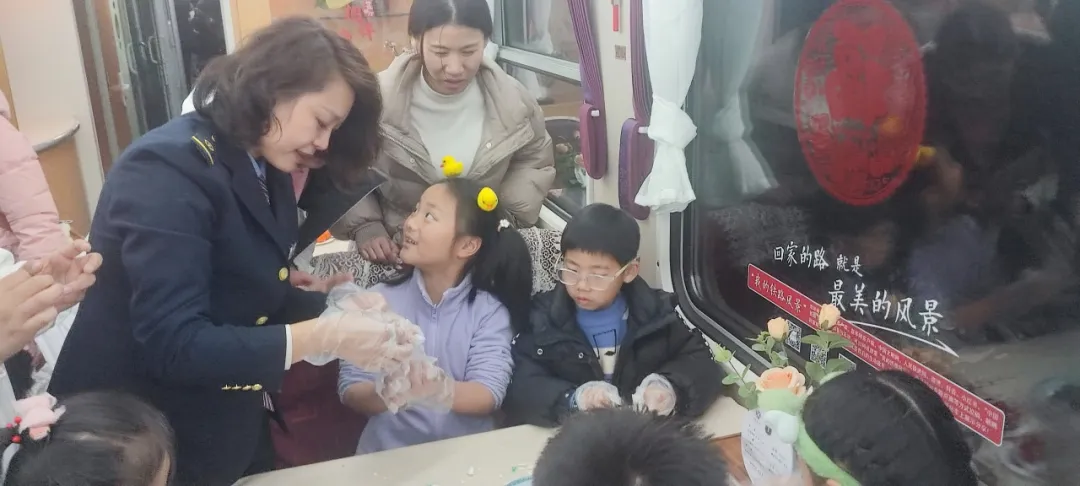 
广州各大医院黄牛代挂号电话票贩子号贩子网上预约挂号,住院检查加快,我的铁路风景｜火车上的元宵佳节，旅途中的温暖烟火
