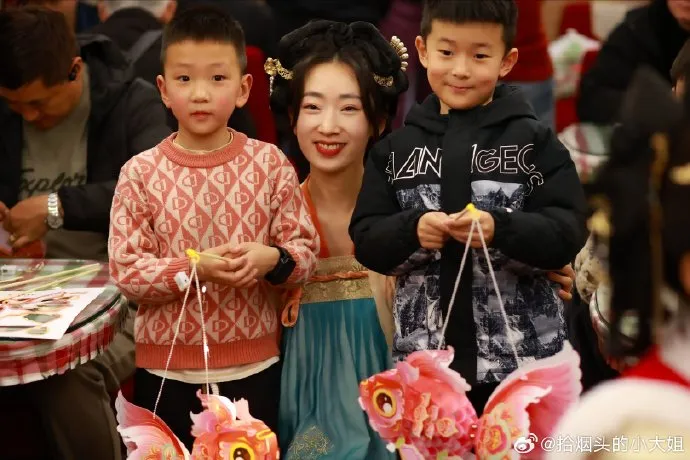 
广州各大医院黄牛代挂号电话票贩子号贩子网上预约挂号,住院检查加快,我的铁路风景｜火车上的元宵佳节，旅途中的温暖烟火