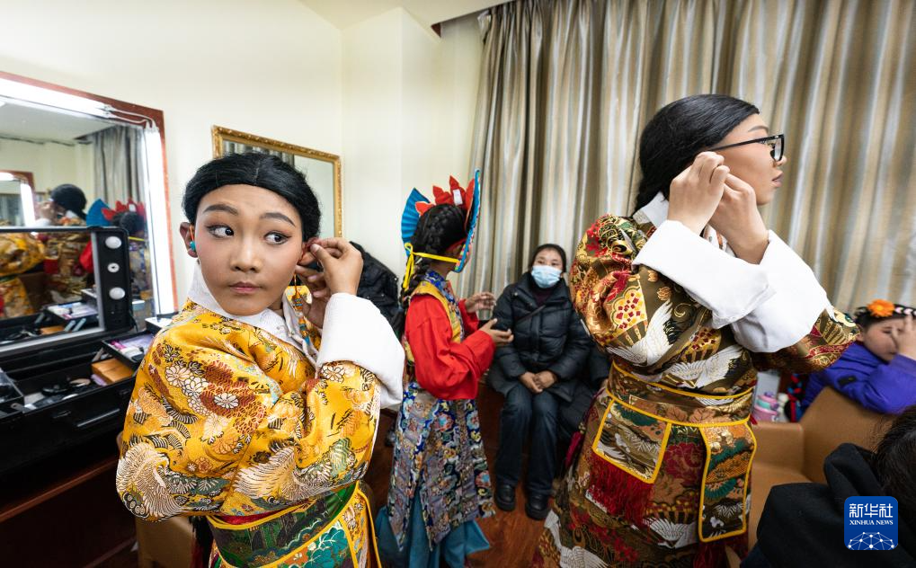 
长沙湘雅医院黄牛代挂号电话票贩子号贩子网上预约挂号,住院检查加快,藏戏新芽绽舞台