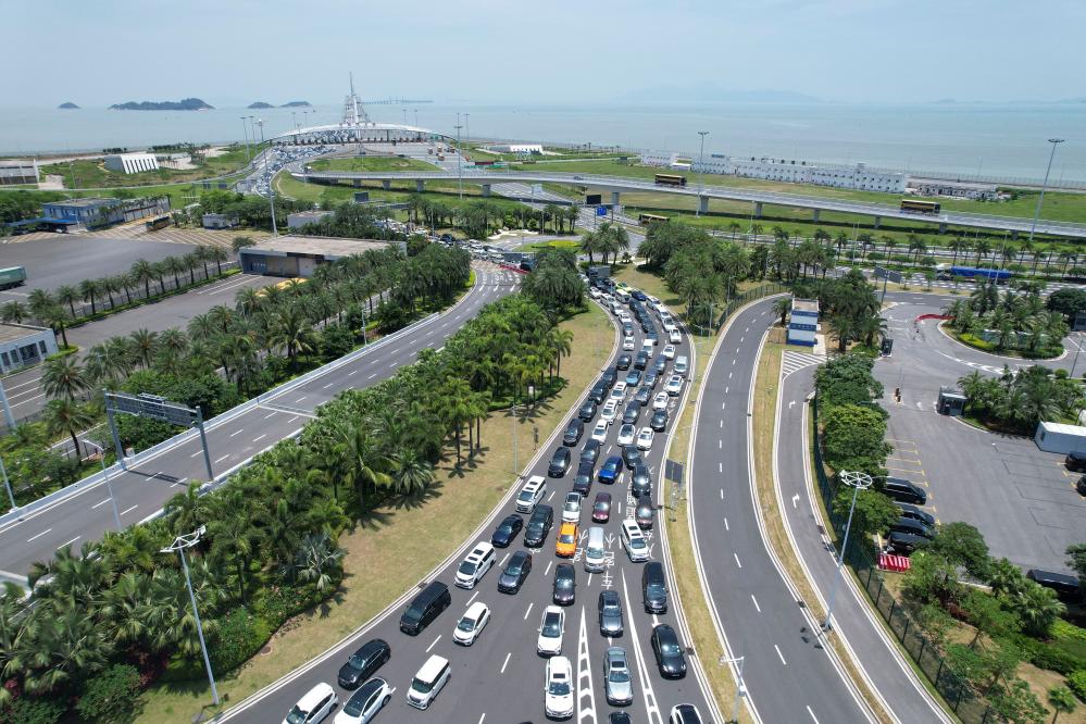
北京北医六院黄牛号贩子挂号电话超15万人次！港珠澳大桥单日客流量创历史新高