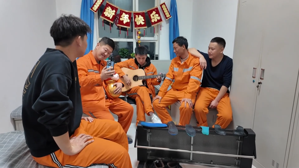 
上海儿科医院黄牛代挂号电话票贩子号贩子网上预约挂号,住院检查加快,报效祖国 建功西部丨骑马上天山 精霍铁路上的守山护电班