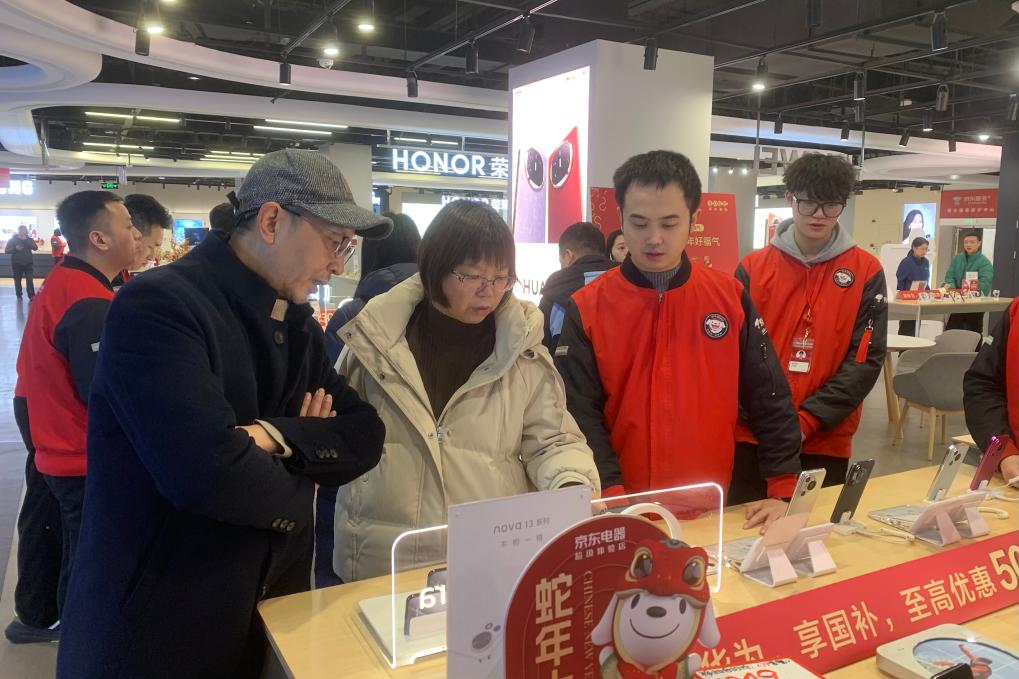 
北京空军总医院黄牛代挂号电话票贩子号贩子网上预约挂号,住院检查加快,新华鲜报丨手机国补“满月” 持续点燃消费热潮