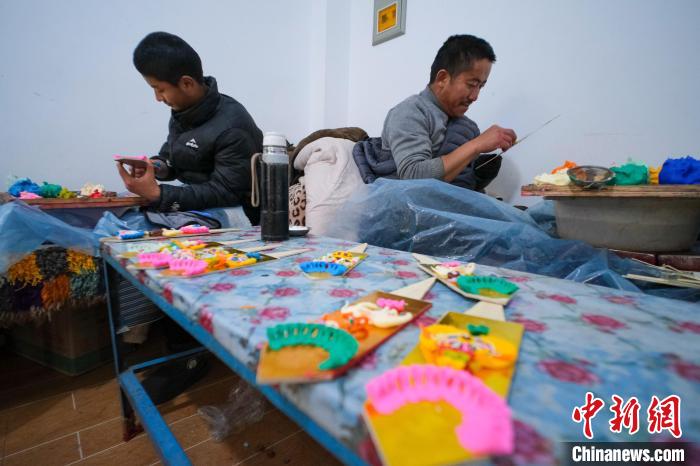 
长春吉大二院黄牛代挂号电话票贩子号贩子网上预约挂号,住院检查加快,酥油花技艺传承“绽放”西藏藏历新年年货市场