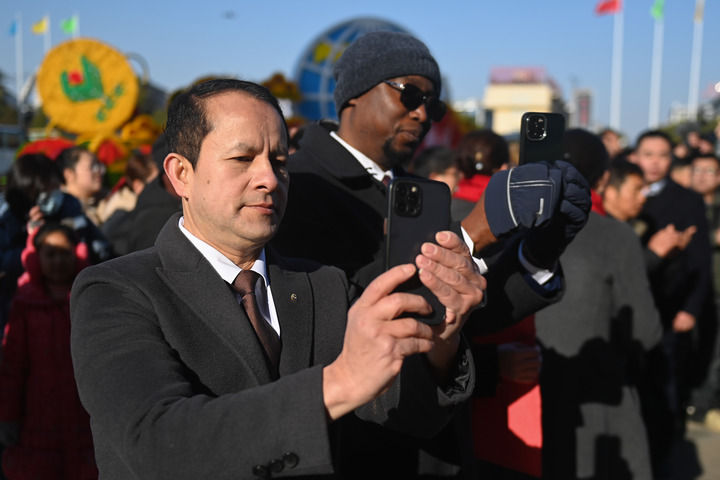 
广州各大医院黄牛代挂号电话票贩子号贩子网上预约挂号,住院检查加快,市面见动力 人面有活力 账面显潜力——从“世界超市”看中国信心