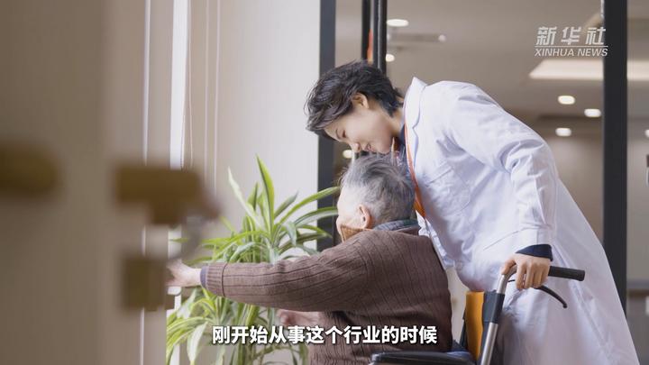 
东部战区总医院黄牛代挂号电话票贩子号贩子网上预约挂号,住院检查加快,履职为民这一年丨全国人大代表李楠楠：用爱心守护最美夕阳红