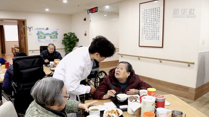 
东部战区总医院黄牛代挂号电话票贩子号贩子网上预约挂号,住院检查加快,履职为民这一年丨全国人大代表李楠楠：用爱心守护最美夕阳红