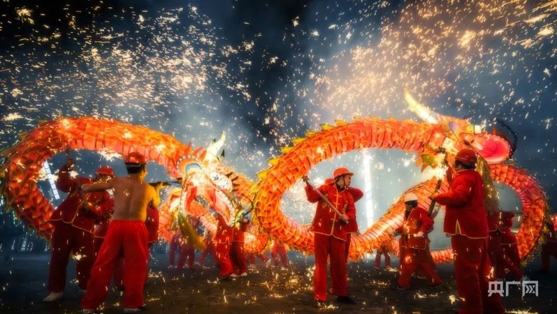 
成都华西医院黄牛代挂号电话票贩子号贩子网上预约挂号,住院检查加快,年味里的中国 | 文化潮起来 年味浓起来 消费旺起来