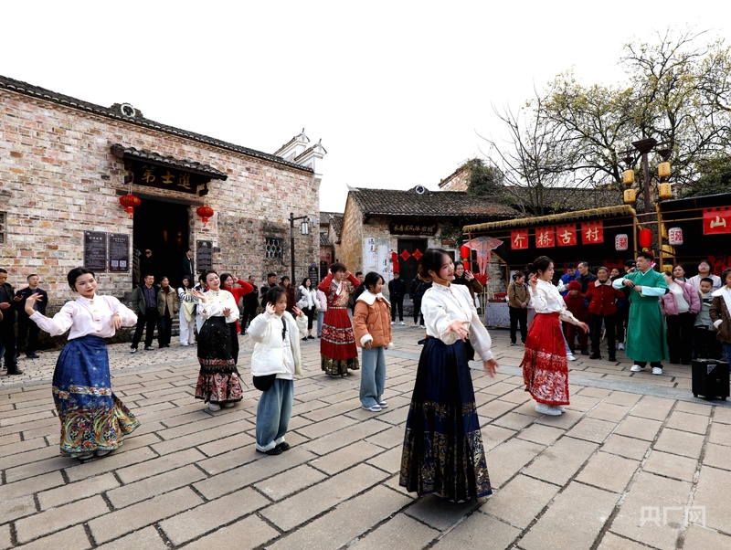 
成都华西医院黄牛代挂号电话票贩子号贩子网上预约挂号,住院检查加快,年味里的中国 | 文化潮起来 年味浓起来 消费旺起来
