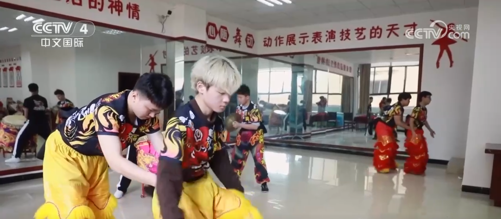 
中日友好医院黄牛代挂号电话票贩子号贩子网上预约挂号,住院检查加快,两岸共团圆 我在大陆过年 | “传承不能断”台湾青年在贵州舞狮迎新春