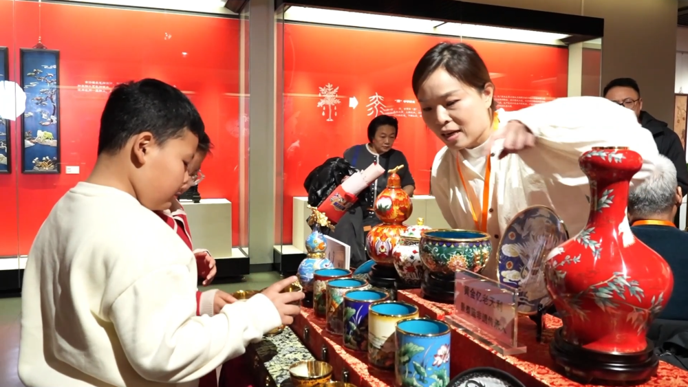 
北京广安门中医院黄牛代挂号电话票贩子号贩子网上预约挂号,住院检查加快,消费新图景 经济新活力——春节消费市场“新潮”涌动
