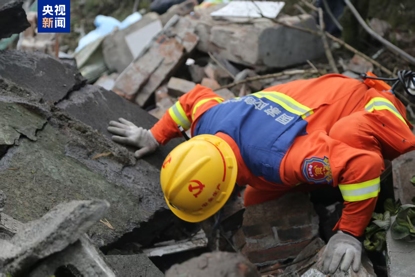 南京中科研究所黄牛代挂号电话票贩子号贩子网上预约挂号,住院检查加快,全方位、地毯式搜寻!四川筠连山体滑坡抢险救援进行中→
