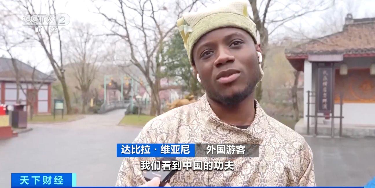 
上海华东医院黄牛号贩子挂号电话跟着电影游中国 去年横店影视城外国游客量暴增近1000%