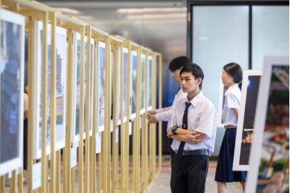 
天津市眼科医院黄牛号贩子挂号电话“遇见”摄影展走进朱拉隆功大学，青年学子共话中泰情谊