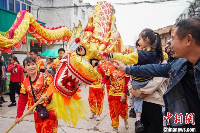 
江苏省肿瘤医院黄牛代挂号电话票贩子号贩子网上预约挂号,住院检查加快,旅游市场“下沉” 年轻人乐探“宝藏小城”