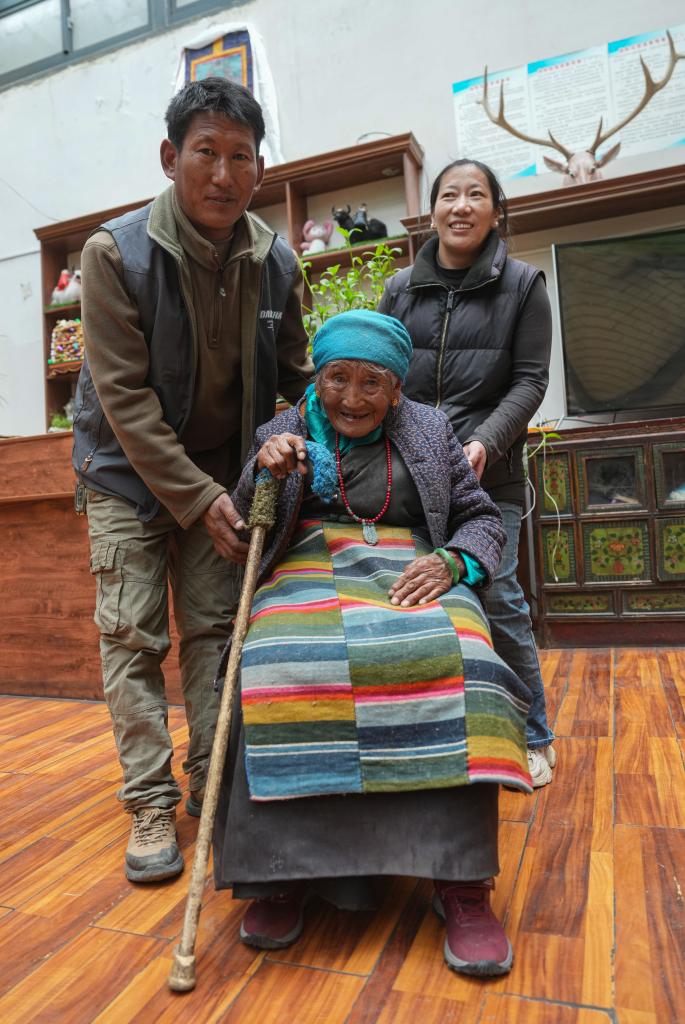 
南京明基医院黄牛代挂号电话票贩子号贩子网上预约挂号,住院检查加快,苦难和新生——西藏翻身农奴影像档案：玉珍