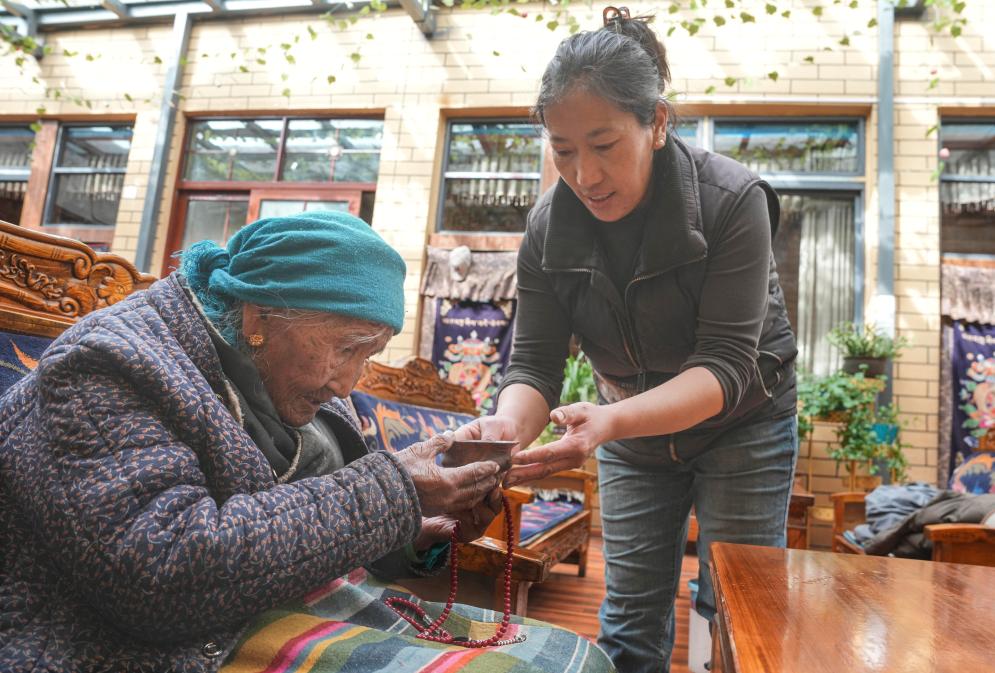 
南京明基医院黄牛代挂号电话票贩子号贩子网上预约挂号,住院检查加快,苦难和新生——西藏翻身农奴影像档案：玉珍