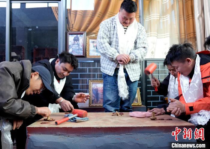 
上海新华医院黄牛代挂号电话票贩子号贩子网上预约挂号,住院检查加快,体验别样藏历新年：入藏家、品美食、赏非遗