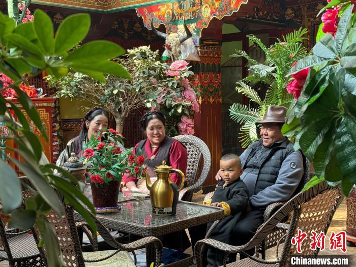
成都华西医院黄牛代挂号电话票贩子号贩子网上预约挂号,住院检查加快,米玛顿珠家的四代酥油桶——写在西藏民主改革66周年